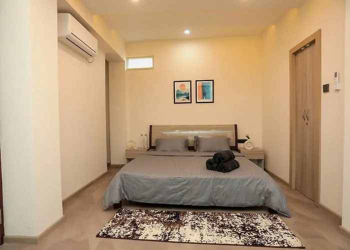 Apartment Griha Units M's - Entire Two Story Duplex