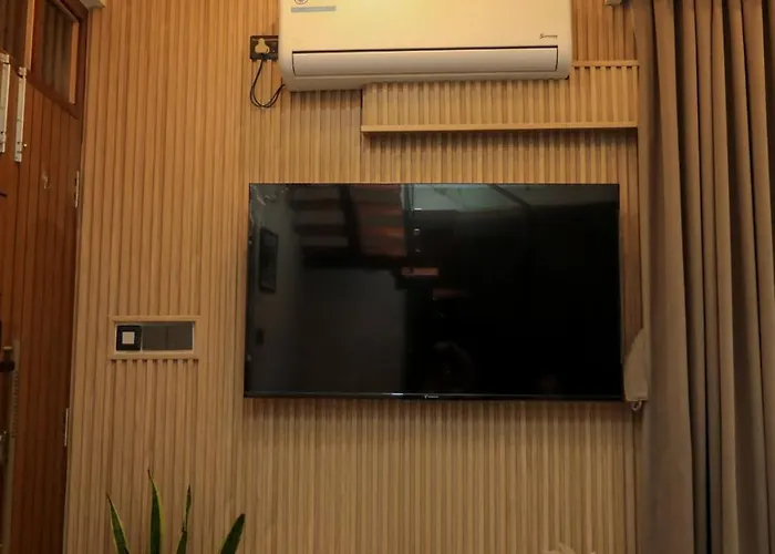 Griha Units M's - Entire Two Story Duplex Apartment *