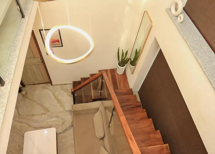Griha Units M's - Entire Two Story Duplex Apartment
