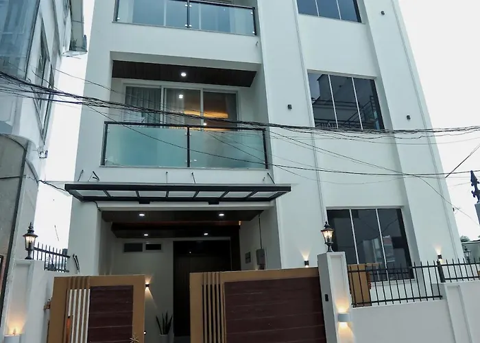 Apartment Griha Units M's - Entire Two Story Duplex